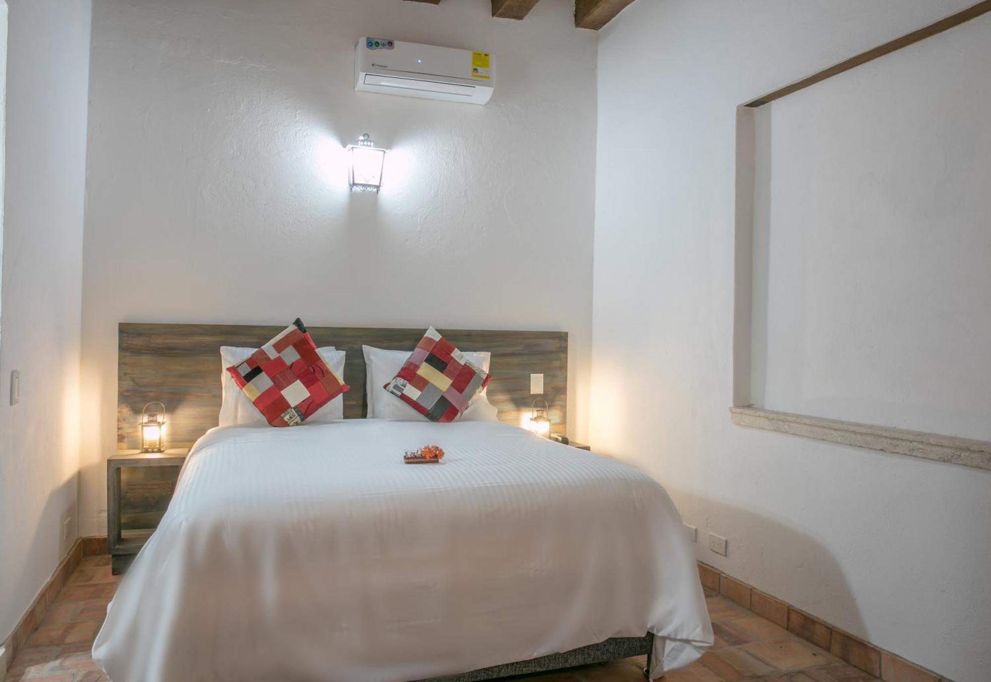 Small Double Room,1283794591:JPEG