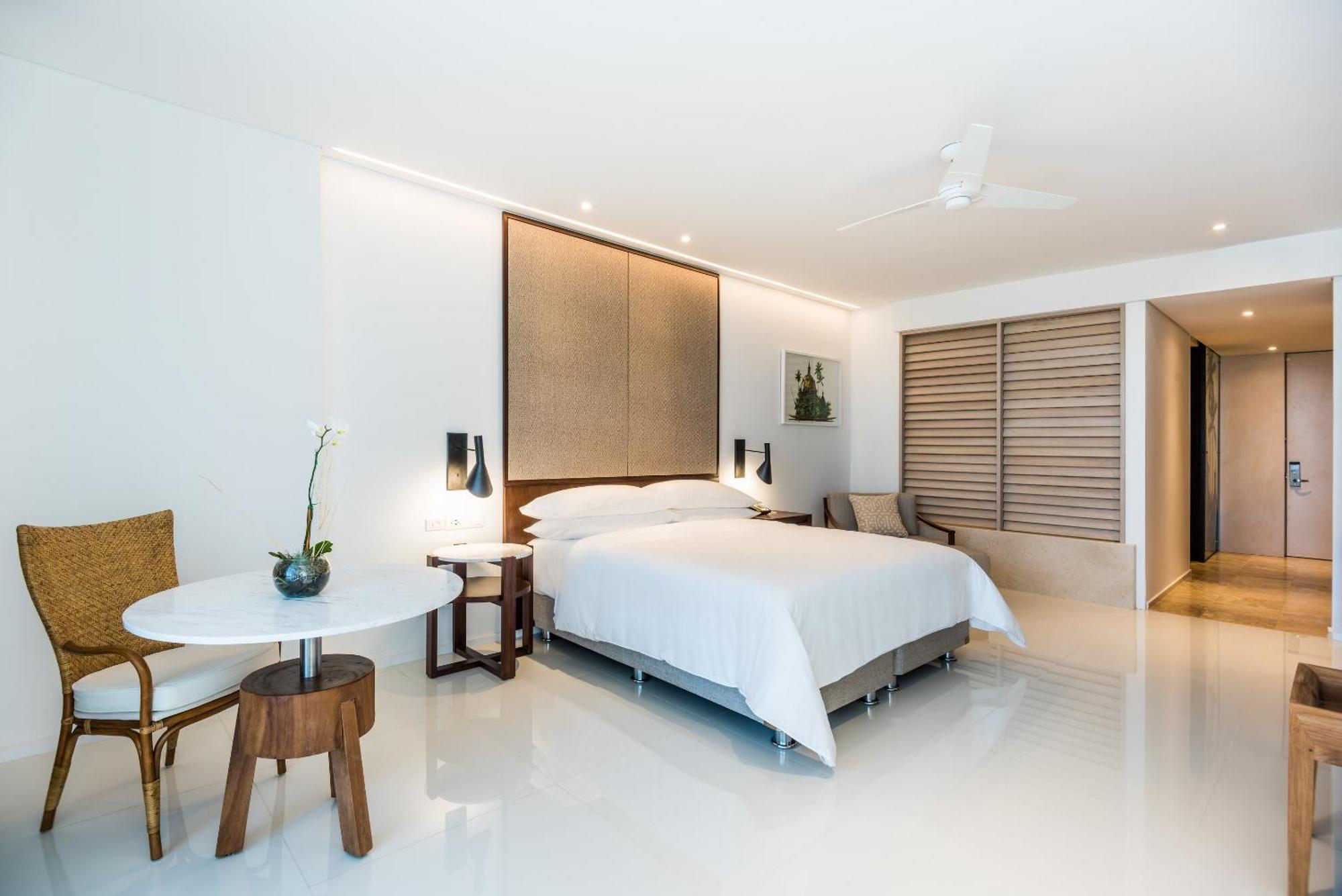 Junior Suite Tropical View King Bed,1283861266:JPEG