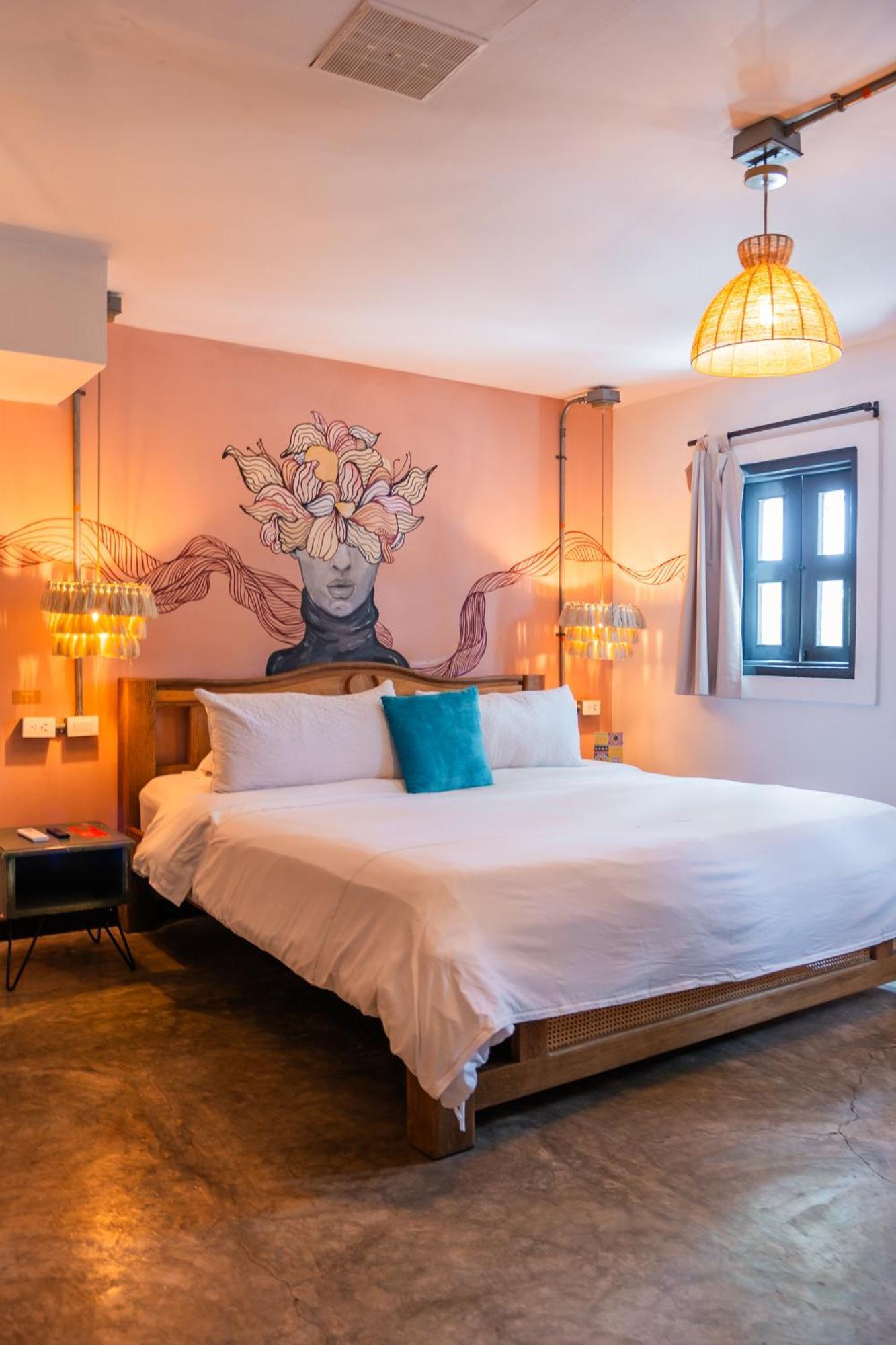 Deluxe Room,1565556688:JPEG