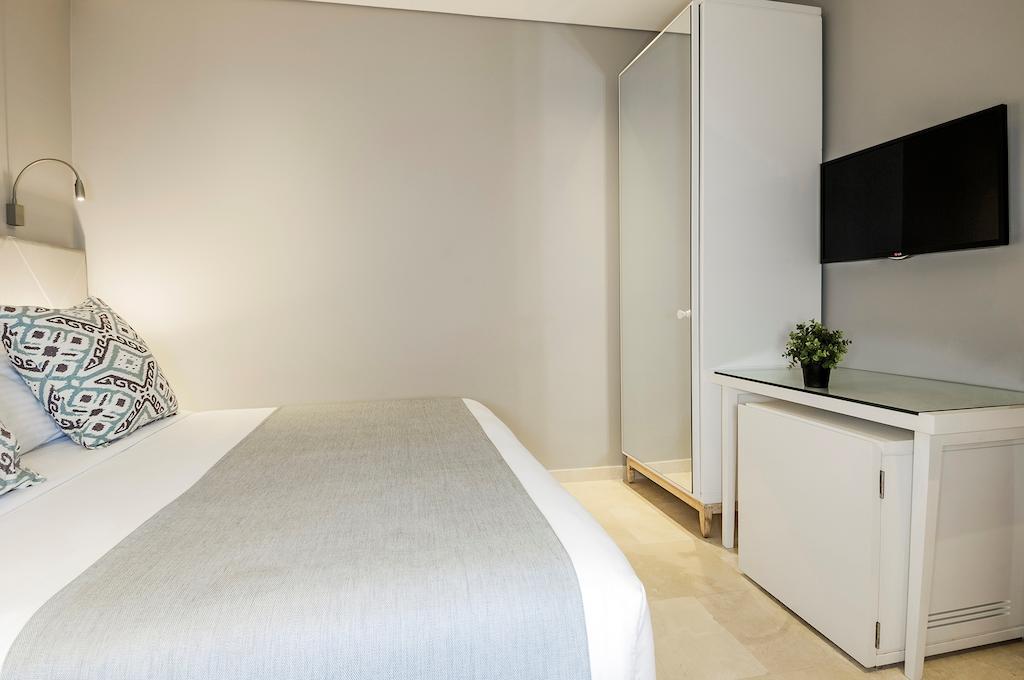 Classic Double Room,704855593:JPEG
